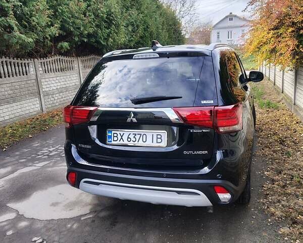 Черный Мицубиси Аутлендер, объемом двигателя 2.36 л и пробегом 50 тыс. км за 21000 $, фото 4 на Automoto.ua