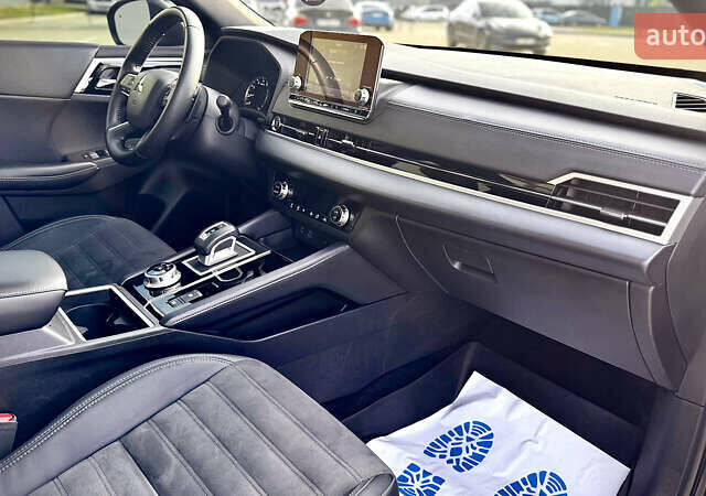 Чорний Міцубісі Аутлендер, об'ємом двигуна 2.49 л та пробігом 120 тис. км за 28500 $, фото 16 на Automoto.ua