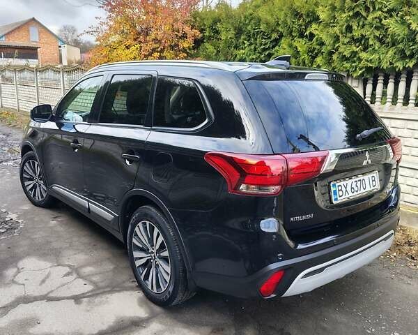 Черный Мицубиси Аутлендер, объемом двигателя 2.36 л и пробегом 50 тыс. км за 21000 $, фото 3 на Automoto.ua