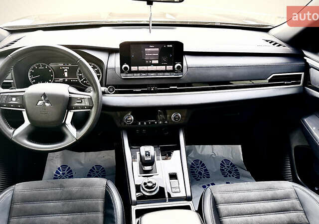 Чорний Міцубісі Аутлендер, об'ємом двигуна 2.49 л та пробігом 120 тис. км за 28500 $, фото 8 на Automoto.ua