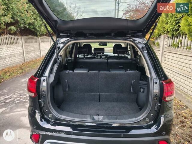 Черный Мицубиси Аутлендер, объемом двигателя 2.36 л и пробегом 50 тыс. км за 21000 $, фото 5 на Automoto.ua