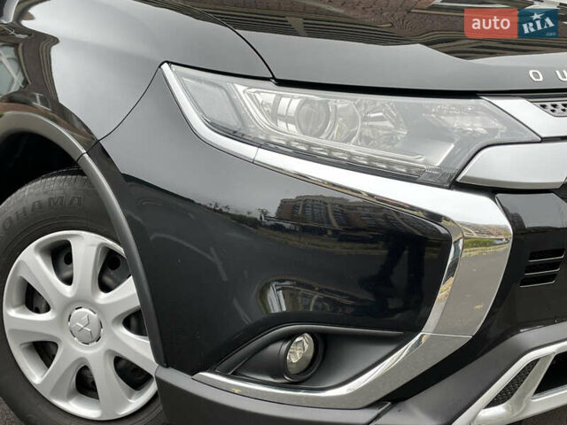 Мицубиси Аутлендер 2021 в Киеве на Automoto.ua Черный Мицубиси Аутлендер, объемом двигателя 2 л и пробегом 111 тыс. км за 18490 $, фото 2 на Automoto.ua