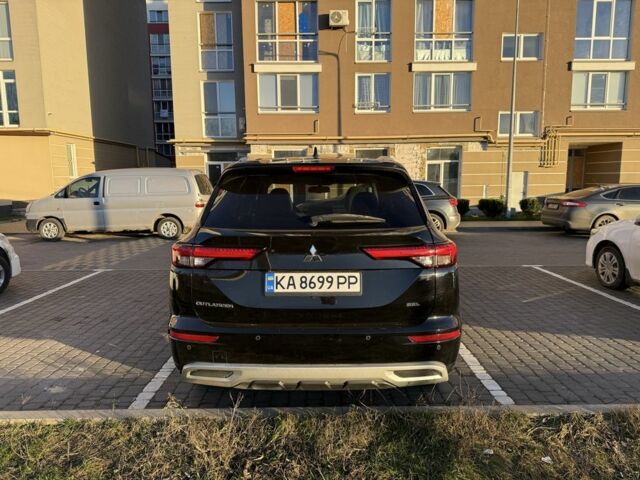 Черный Мицубиси Аутлендер, объемом двигателя 2.5 л и пробегом 121 тыс. км за 22600 $, фото 3 на Automoto.ua