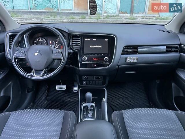Мицубиси Аутлендер 2021 в Киеве на Automoto.ua Черный Мицубиси Аутлендер, объемом двигателя 2 л и пробегом 111 тыс. км за 18490 $, фото 15 на Automoto.ua