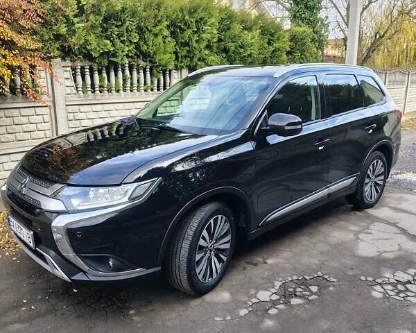 Черный Мицубиси Аутлендер, объемом двигателя 2.36 л и пробегом 50 тыс. км за 21000 $, фото 2 на Automoto.ua