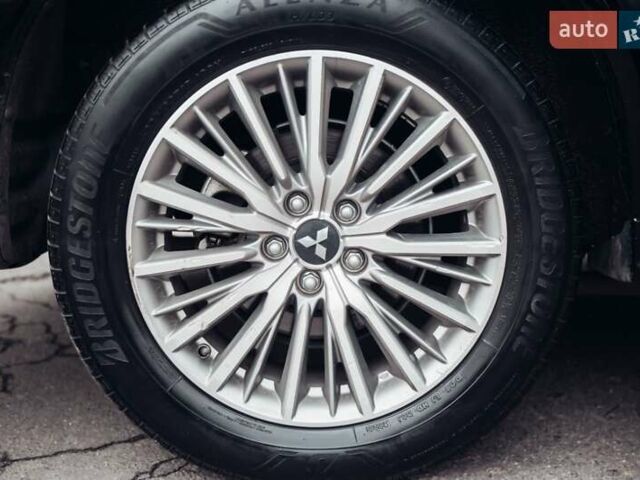 Черный Мицубиси Аутлендер, объемом двигателя 2.36 л и пробегом 110 тыс. км за 28900 $, фото 2 на Automoto.ua