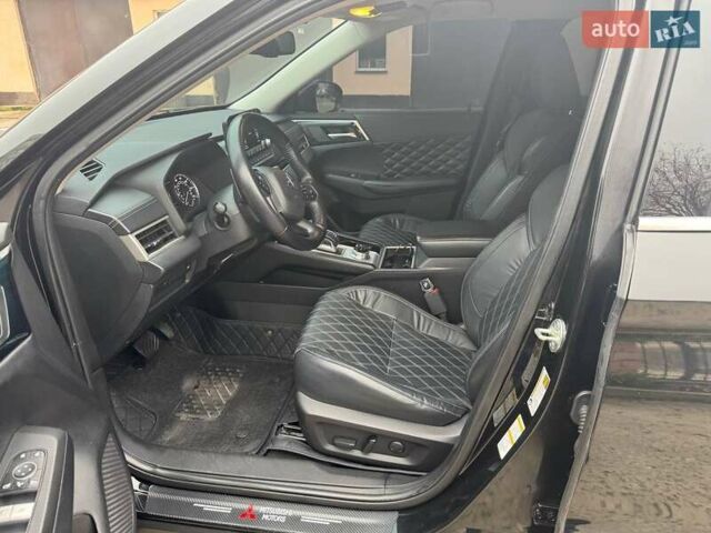 Черный Мицубиси Аутлендер, объемом двигателя 2.49 л и пробегом 87 тыс. км за 27100 $, фото 8 на Automoto.ua