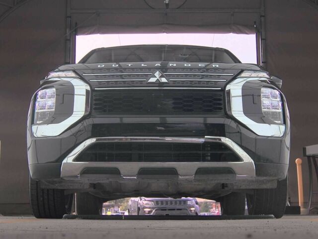 Черный Мицубиси Аутлендер, объемом двигателя 2.4 л и пробегом 65 тыс. км за 20200 $, фото 1 на Automoto.ua