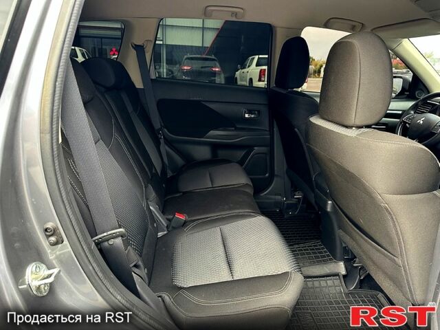 Чорний Міцубісі Аутлендер, об'ємом двигуна 2.5 л та пробігом 132 тис. км за 18140 $, фото 12 на Automoto.ua