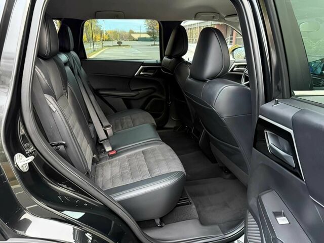 Черный Мицубиси Аутлендер, объемом двигателя 2.5 л и пробегом 13 тыс. км за 12000 $, фото 13 на Automoto.ua