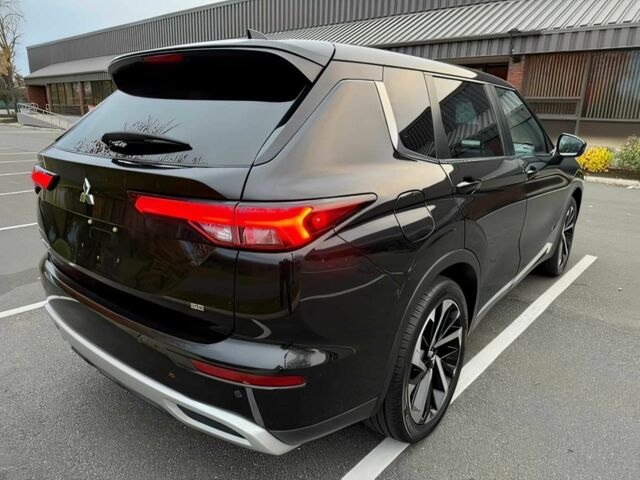 Черный Мицубиси Аутлендер, объемом двигателя 2.5 л и пробегом 13 тыс. км за 12000 $, фото 4 на Automoto.ua