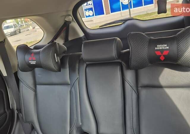 Міцубісі Аутлендер 2022 у Черкасах на Automoto.ua Чорний Міцубісі Аутлендер, об'ємом двигуна 2.36 л та пробігом 51 тис. км за 27000 $, фото 8 на Automoto.ua
