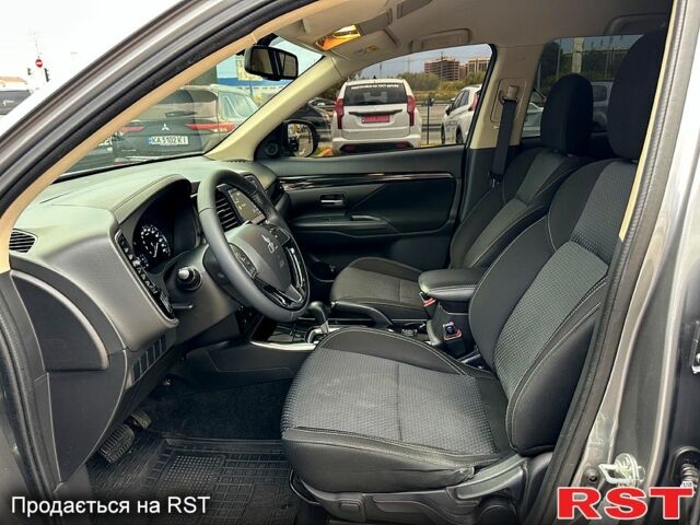 Чорний Міцубісі Аутлендер, об'ємом двигуна 2.5 л та пробігом 132 тис. км за 18140 $, фото 8 на Automoto.ua