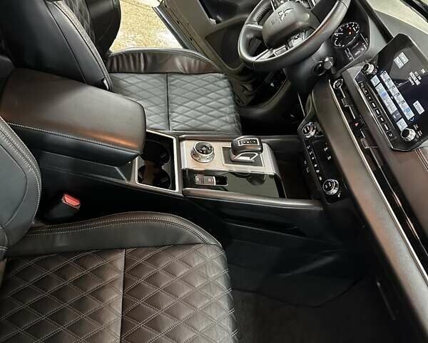 Черный Мицубиси Аутлендер, объемом двигателя 2.5 л и пробегом 64 тыс. км за 25600 $, фото 28 на Automoto.ua