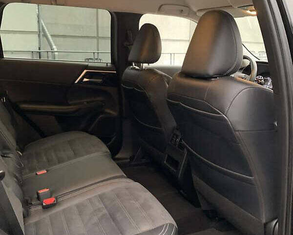 Черный Мицубиси Аутлендер, объемом двигателя 2.49 л и пробегом 70 тыс. км за 21000 $, фото 9 на Automoto.ua