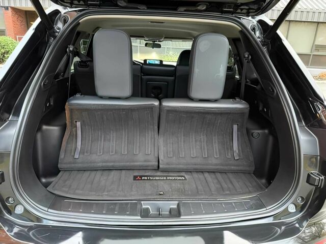 Черный Мицубиси Аутлендер, объемом двигателя 2.5 л и пробегом 13 тыс. км за 12000 $, фото 14 на Automoto.ua