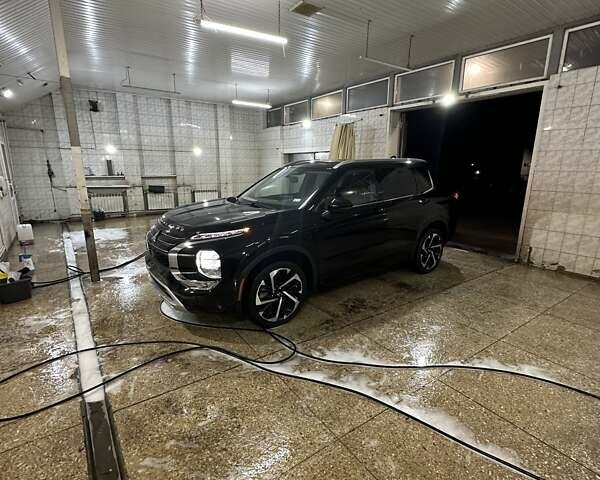 Черный Мицубиси Аутлендер, объемом двигателя 2.5 л и пробегом 64 тыс. км за 25600 $, фото 2 на Automoto.ua