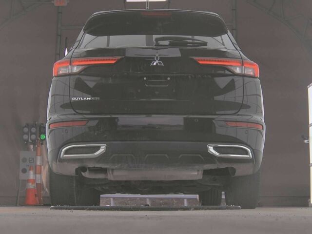 Черный Мицубиси Аутлендер, объемом двигателя 2.4 л и пробегом 65 тыс. км за 20200 $, фото 4 на Automoto.ua