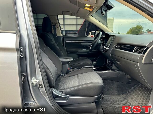 Чорний Міцубісі Аутлендер, об'ємом двигуна 2.5 л та пробігом 132 тис. км за 18140 $, фото 11 на Automoto.ua