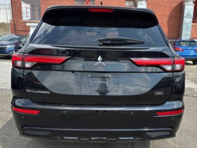 Черный Мицубиси Аутлендер, объемом двигателя 2.5 л и пробегом 23 тыс. км за 28500 $, фото 6 на Automoto.ua