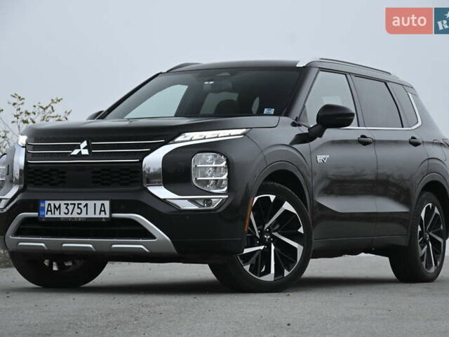Черный Мицубиси Аутлендер, объемом двигателя 2.36 л и пробегом 20 тыс. км за 38000 $, фото 7 на Automoto.ua