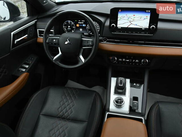 Черный Мицубиси Аутлендер, объемом двигателя 2.36 л и пробегом 20 тыс. км за 38000 $, фото 48 на Automoto.ua