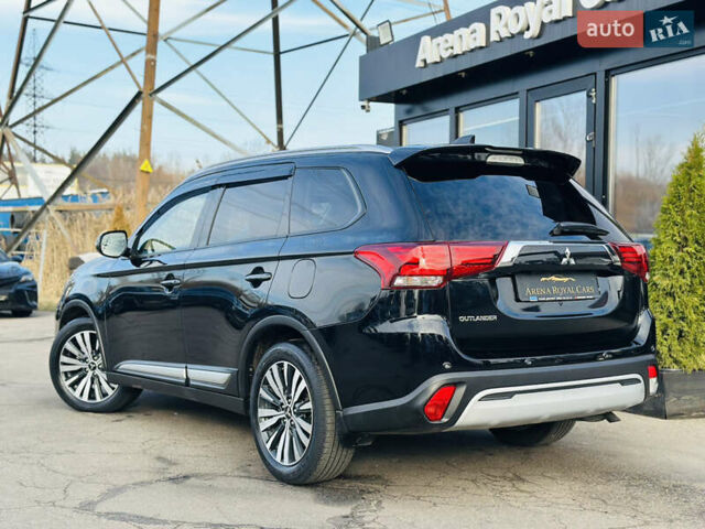 Черный Мицубиси Аутлендер, объемом двигателя 2.36 л и пробегом 64 тыс. км за 29900 $, фото 3 на Automoto.ua