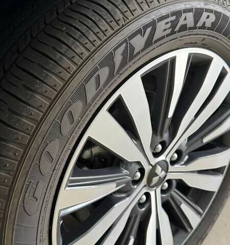 Черный Мицубиси Аутлендер, объемом двигателя 2.36 л и пробегом 60 тыс. км за 25000 $, фото 5 на Automoto.ua