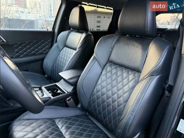 Черный Мицубиси Аутлендер, объемом двигателя 2.36 л и пробегом 37 тыс. км за 37000 $, фото 69 на Automoto.ua