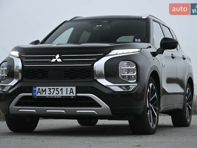 Черный Мицубиси Аутлендер, объемом двигателя 2.36 л и пробегом 20 тыс. км за 38000 $, фото 5 на Automoto.ua