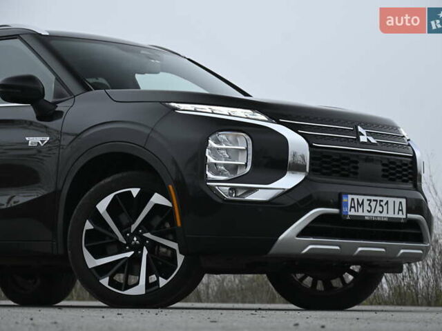 Черный Мицубиси Аутлендер, объемом двигателя 2.36 л и пробегом 20 тыс. км за 38000 $, фото 2 на Automoto.ua