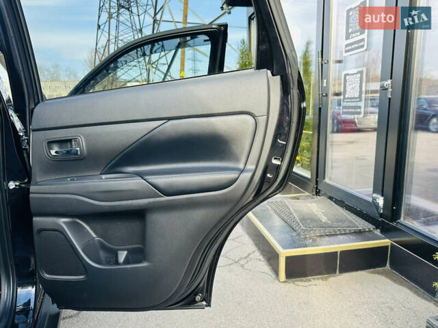 Черный Мицубиси Аутлендер, объемом двигателя 2.36 л и пробегом 64 тыс. км за 29900 $, фото 23 на Automoto.ua