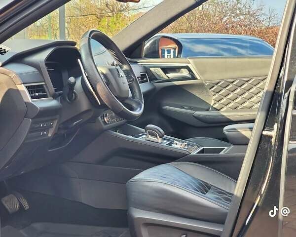 Черный Мицубиси Аутлендер, объемом двигателя 2.36 л и пробегом 37 тыс. км за 37000 $, фото 26 на Automoto.ua