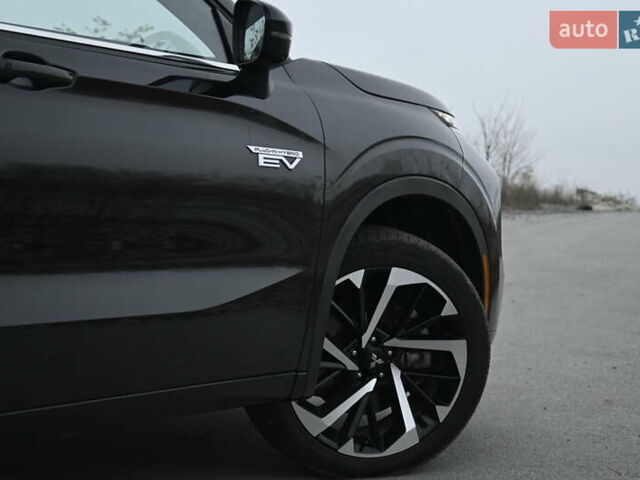 Черный Мицубиси Аутлендер, объемом двигателя 2.36 л и пробегом 20 тыс. км за 37400 $, фото 20 на Automoto.ua