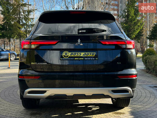 Черный Мицубиси Аутлендер, объемом двигателя 2.49 л и пробегом 6 тыс. км за 29300 $, фото 5 на Automoto.ua