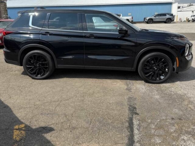 Черный Мицубиси Аутлендер, объемом двигателя 2.5 л и пробегом 23 тыс. км за 28500 $, фото 3 на Automoto.ua