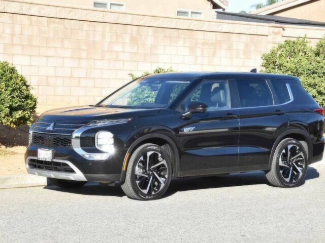 Чорний Міцубісі Аутлендер, об'ємом двигуна 2.4 л та пробігом 16 тис. км за 25500 $, фото 1 на Automoto.ua