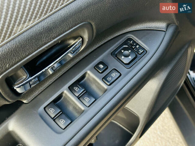 Черный Мицубиси Аутлендер, объемом двигателя 2.36 л и пробегом 64 тыс. км за 29900 $, фото 27 на Automoto.ua