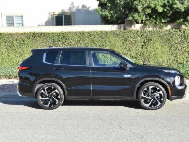 Чорний Міцубісі Аутлендер, об'ємом двигуна 2.4 л та пробігом 16 тис. км за 25500 $, фото 2 на Automoto.ua