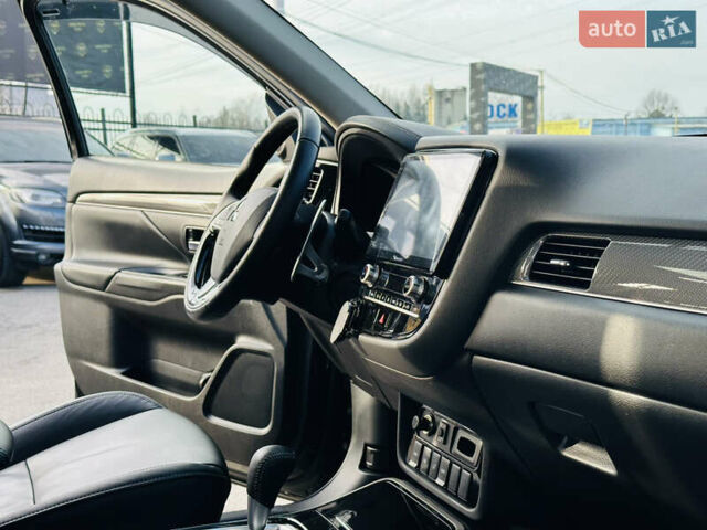 Черный Мицубиси Аутлендер, объемом двигателя 2.36 л и пробегом 64 тыс. км за 29900 $, фото 25 на Automoto.ua