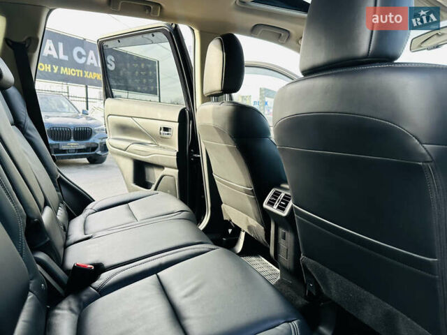 Черный Мицубиси Аутлендер, объемом двигателя 2.36 л и пробегом 64 тыс. км за 29900 $, фото 19 на Automoto.ua