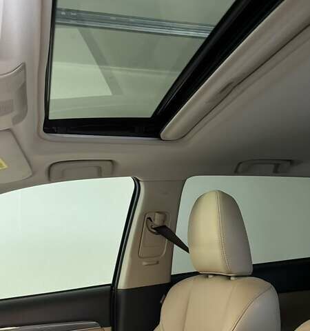 Черный Мицубиси Аутлендер, объемом двигателя 2.36 л и пробегом 60 тыс. км за 25000 $, фото 4 на Automoto.ua