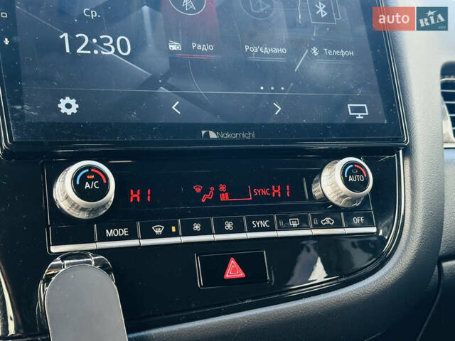 Черный Мицубиси Аутлендер, объемом двигателя 2.36 л и пробегом 64 тыс. км за 29900 $, фото 29 на Automoto.ua