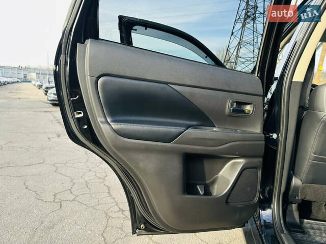 Черный Мицубиси Аутлендер, объемом двигателя 2.36 л и пробегом 64 тыс. км за 29900 $, фото 18 на Automoto.ua