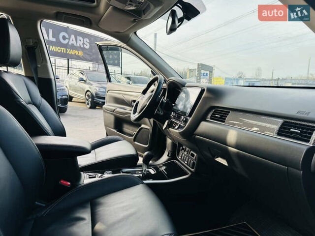 Черный Мицубиси Аутлендер, объемом двигателя 2.36 л и пробегом 64 тыс. км за 29900 $, фото 24 на Automoto.ua