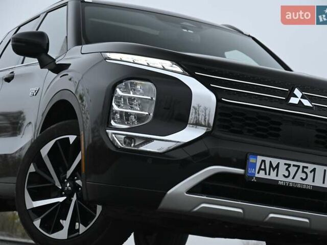 Черный Мицубиси Аутлендер, объемом двигателя 2.36 л и пробегом 20 тыс. км за 37400 $, фото 3 на Automoto.ua