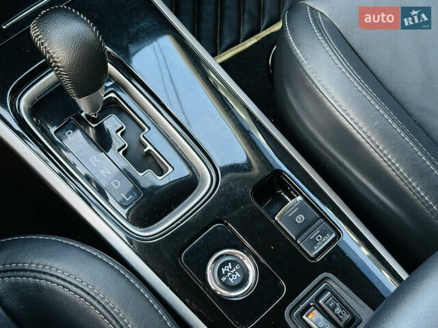 Черный Мицубиси Аутлендер, объемом двигателя 2.36 л и пробегом 64 тыс. км за 29900 $, фото 35 на Automoto.ua