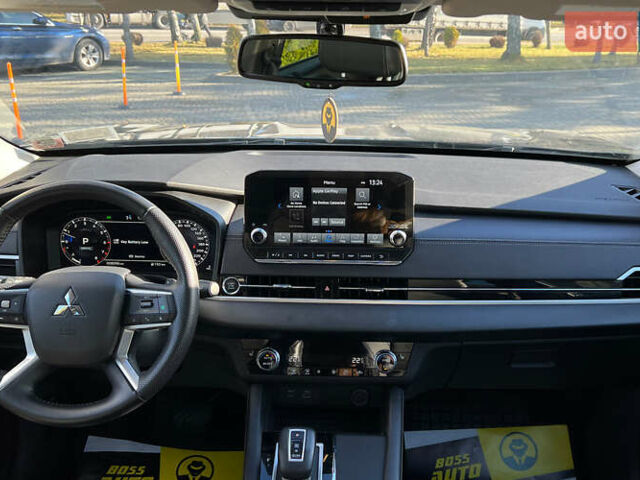 Черный Мицубиси Аутлендер, объемом двигателя 2.49 л и пробегом 6 тыс. км за 29300 $, фото 12 на Automoto.ua