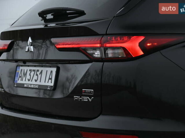 Черный Мицубиси Аутлендер, объемом двигателя 2.36 л и пробегом 20 тыс. км за 38000 $, фото 22 на Automoto.ua