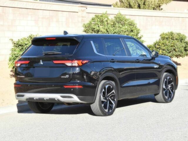 Чорний Міцубісі Аутлендер, об'ємом двигуна 2.4 л та пробігом 16 тис. км за 25500 $, фото 4 на Automoto.ua